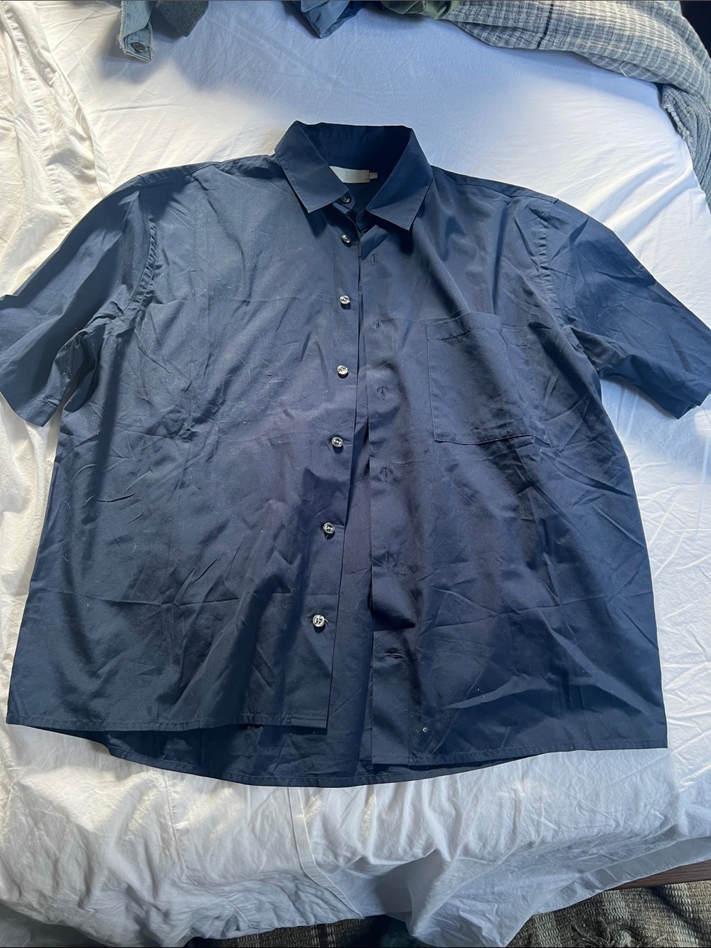 VINCE Men's Short Sleeve Button-Up Shirt in Navy
